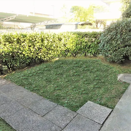 In A With Garden * 比比翁